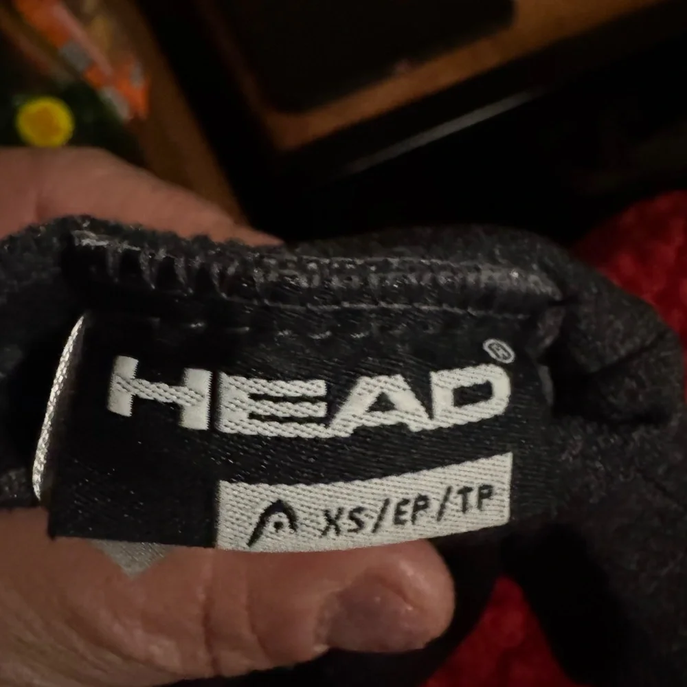 Head Dark Gray Mittens